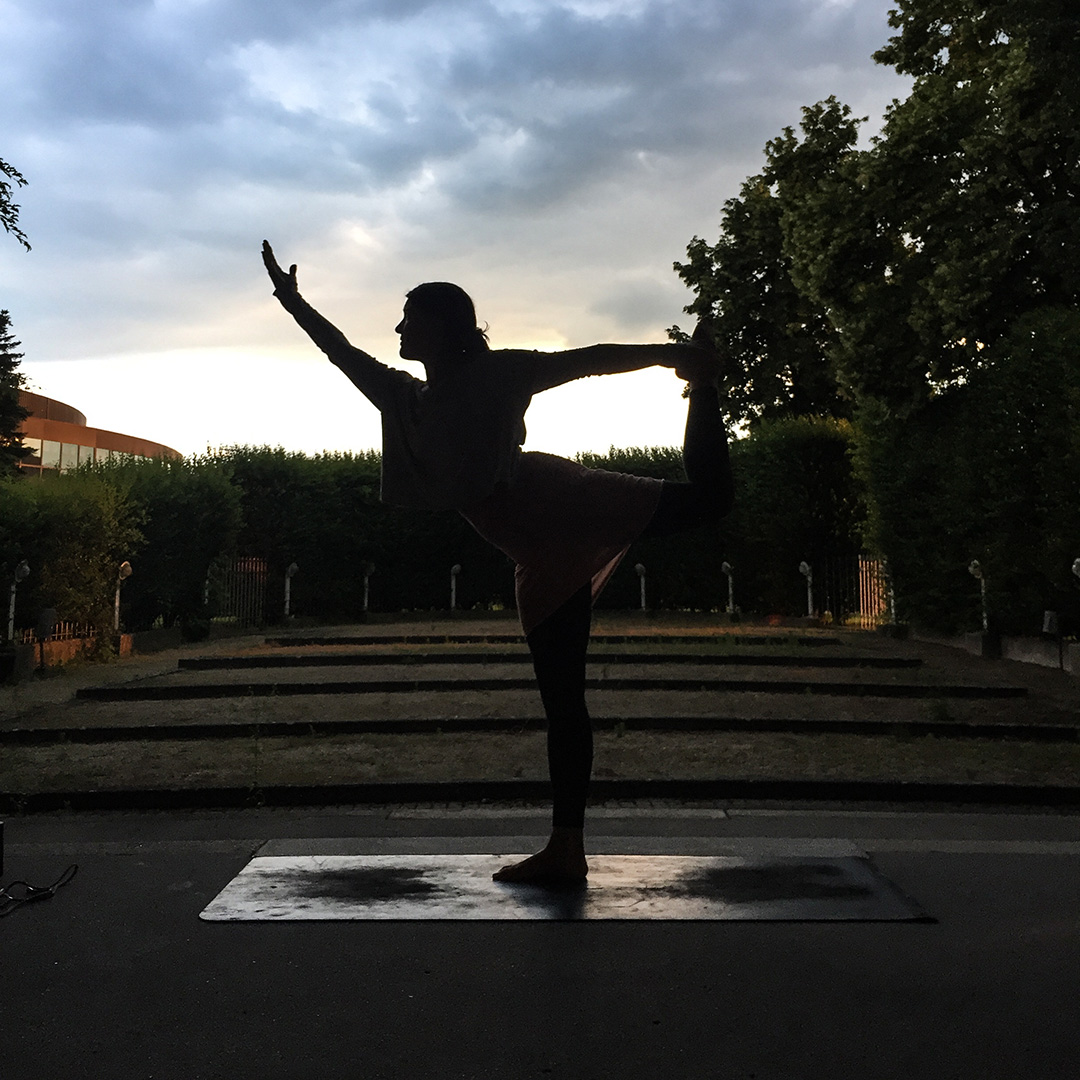 Outdoor Yoga im Musikpavillon Linz